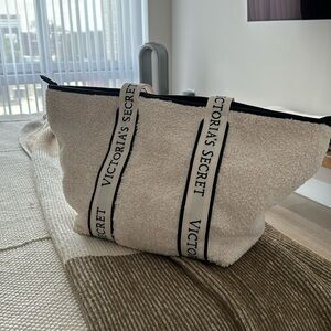 Fall Winter ❄️ Victoria Secret Bag, never used.